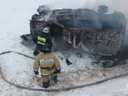 В Калужской области «УАЗ Патриот» вылетел в кювет и загорелся