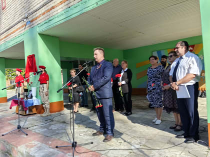Благочинный Ульяновского округа принял участие в открытие мемориальной доски погибшему в СВО земляку