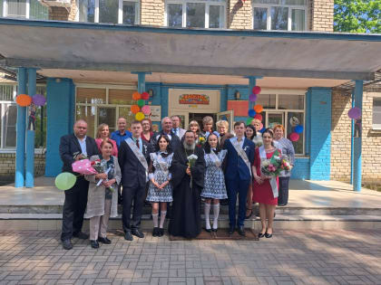Священник посетил мероприятие завершающее учебный год в сельской школе
