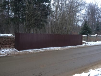 Устранены последствия обрушения кирпичного ограждения "Пятницкого" кладбища