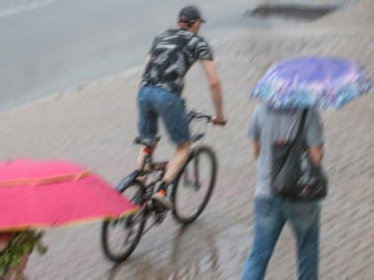 Первые летние выходные в Калуге будут жаркими, но дождливыми