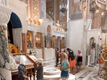 Дети из епархиального Центра «Рождественский» посетили храм Покрова Пресвятой Богородицы в Ясенево