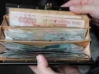 Пенсионерам добавили по 1 250 рублей – списки по году рождения