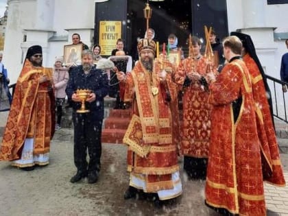 Архиерейское богослужение в храме Преображения Господня «что за верхом», подворье Свято-Пафнутьева Боровского монастыря