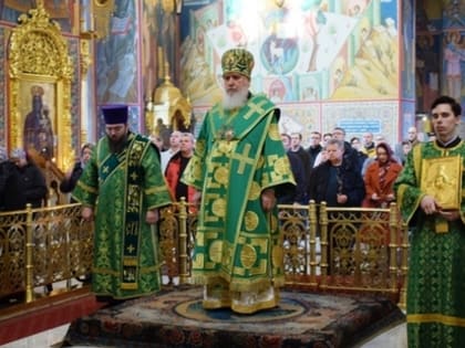 В Неделю ваий (Вербное воскресенье) митрополит Климент совершил праздничную Божественную литургию в Свято-Троицком кафедральном соборе