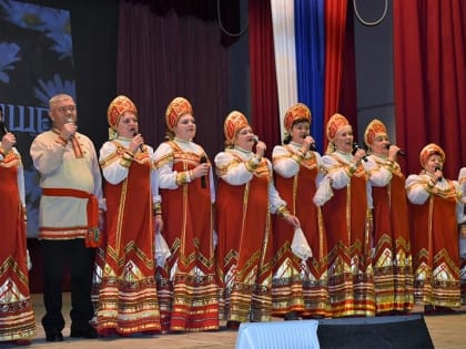 В Кировском районе 12 коллективов выступили на патриотическом концерте