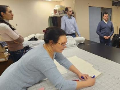 Депутаты Заксобрания помогают шить и отправлять одежду участникам спецоперации