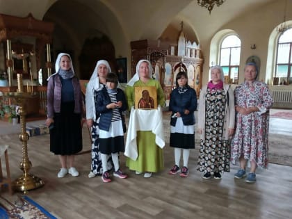 В ДЕНЬ ПРАЗДНОВАНИЯ ФЕОДОРОВСКОЙ ИКОНЫ СЁСТРЫ ЕПАРХИАЛЬНОГО СЕСТРИЧЕСТВА МИЛОСЕРДИЯ ПОЧТИЛИ ПАМЯТЬ ИКОНЫ РОДА РОМАНОВЫХ СОВМЕСТНОЙ МОЛИТВОЙ