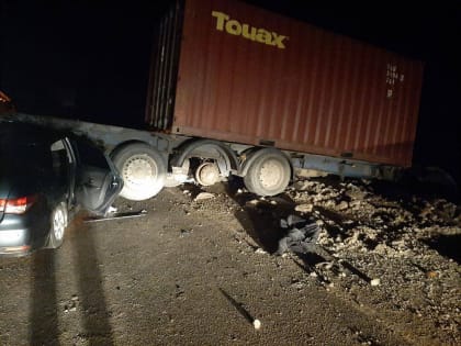 Два человека погибли в Калужской области в столкновении «Ниссана» и фуры