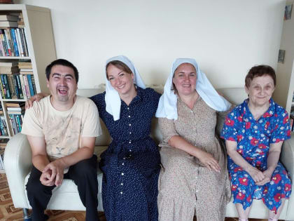 СЁСТРЫ ЕПАРХИАЛЬНОГО СЕСТРИЧЕСТВА МИЛОСЕРДИЯ ПОСЕТИЛИ СВОИХ ПОДОПЕЧНЫХ В ОТДЕЛЕНИИ СЕСТРИНСКОГО УХОДА ДЕРЕВНИ ПОДБОРКИ