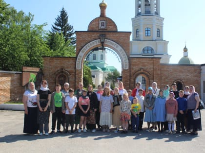Воспитанники Воскресной школы «Радонеж» города Людиново  посетили мужской монастырь Спаса Нерукотворного пустынь в Клыково