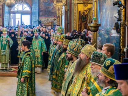 В день памяти преподобного Сергия Радонежского Предстоятель Русской Церкви совершил Литургию в Успенском соборе Троице-Сергиевой лавры