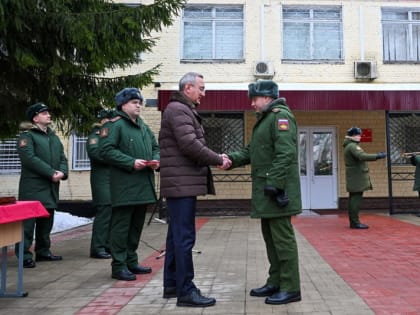 Шапша вручил награды военнослужащим Козельской ракетной дивизии