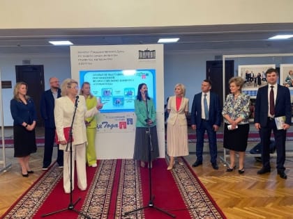 Председатель регионального общественного совета партпроекта «Крепкая семья» Андрей Петров принял участие в церемонии открытия фотовыставки