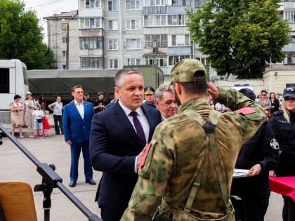 Дмитрий Денисов встретил сотрудников спецподразделений управления Росгвардии