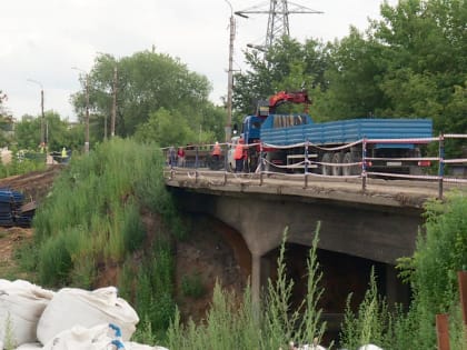 Работы по реконструкции Синих мостов идут в две смены
