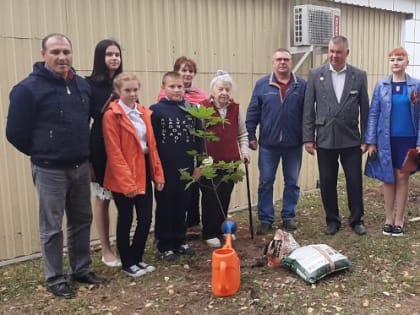 Жуковские партийцы приняли участие в высадке «деревьев Победы»