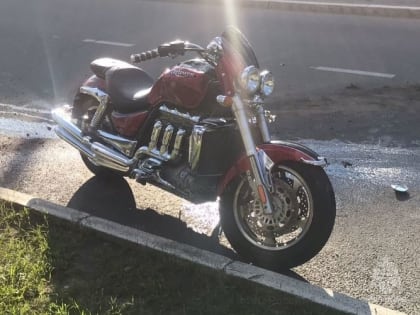   Мотоциклист с пассажиром насмерть разбились, врезавшись в отбойник в Калуге