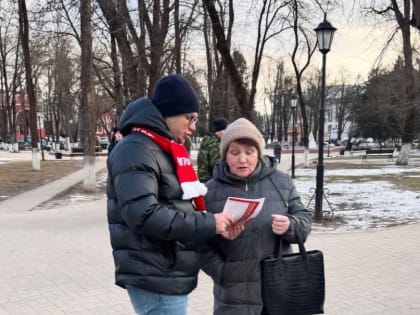 Коммунисты ознакомили калужан с народным референдумом