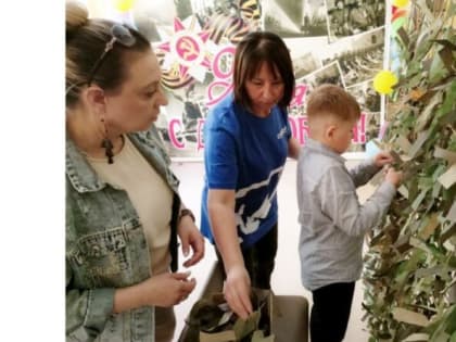 Школьники помогают бойцам