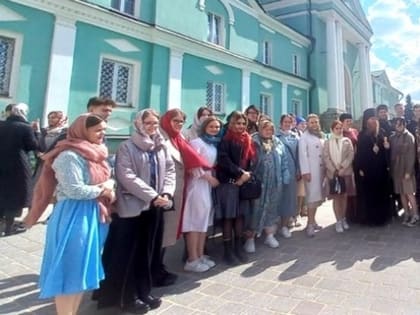 Студенты Института филологии в Оптиной пустыне