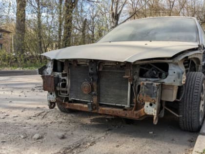 Власти Калуги предупредили об эвакуации 12 брошенных автомобилей