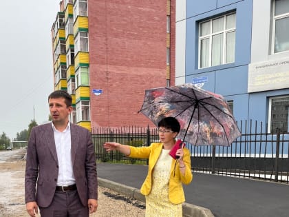 Приступили к асфальтированию тротуарных дорожек