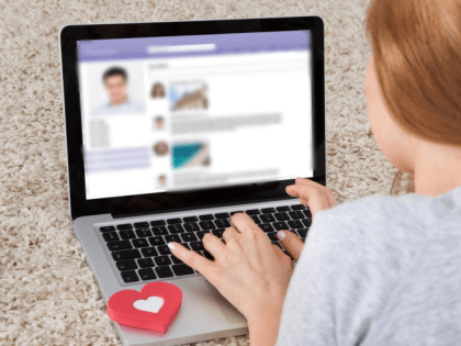 НЕЗНАКОМЦАМ ДАВАТЬ НЕ СТОИТ В ДОЛГ