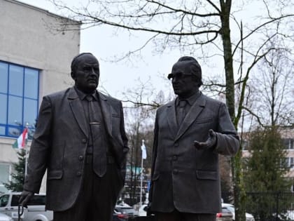 В ОБНИНСКЕ ОТКРЫЛИ ПАМЯТНИК ЕФИМУ СЛАВСКОМУ И ЮРИЮ СЕМЕНДЯЕВУ