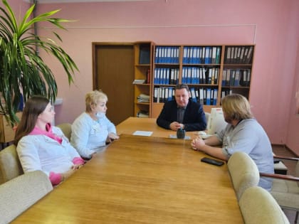 Дорожки и проезд заасфальтируют возле больницы Ульяновского района
