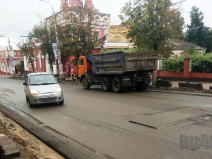 Езда с препятствиями: на улице Ленина сняли асфальт