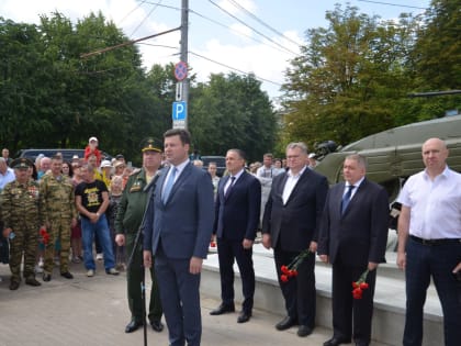 В Калуге открыт памятник защитникам отечества