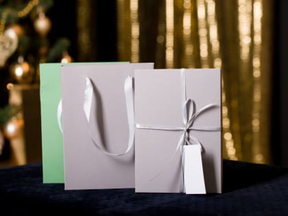 Пакеты подарочные оптом: как выбрать и что упаковать?