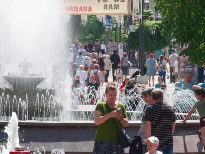 Роспотребнадзор порекомендовал сокращать рабочий день в жару