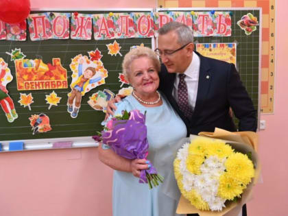 ВЛАДИСЛАВ ШАПША ЗАЕХАЛ К ПЕРВОЙ УЧИТЕЛЬНИЦЕ