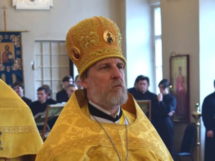 Глава Калужской митрополии совершил вечернее богослужение в Свято-Троицком кафедральном соборе