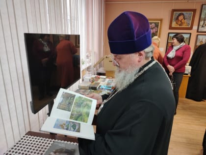 Епископ Никита посетил открытие выставки Наталии Овсиенко в селе Хвастовичи