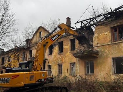 Снос старого здания в областном центре