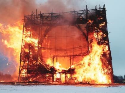 В Никола-Ленивце сожгли "Четвертую стену"