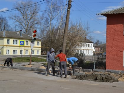 На улице Дзержинского, что в центре Козельска, началось благоустройство общественной территории