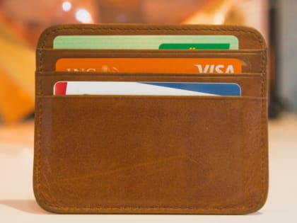 С 1 января – полнейший запрет. Всех, кто получает пенсию на банковскую карту, ждет сюрприз