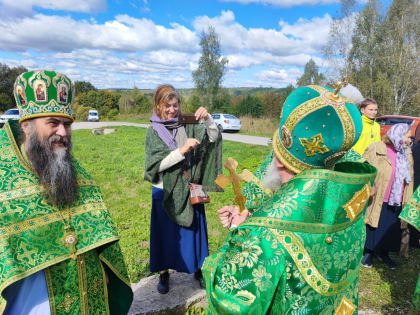 КРЕСТНЫЙ ХОД К ПАМЯТНИКУ АПОСТОЛА ВЯТИЧЕЙ В КОЗЕЛЬСКОЙ ЕПАРХИИ