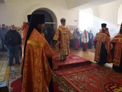 В Свято-Лаврентьевом монастыре совершены Пасхальная вечерня и утреня