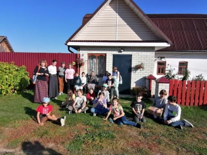 Юные гости из Москвы в Казанском соборе города Людиново