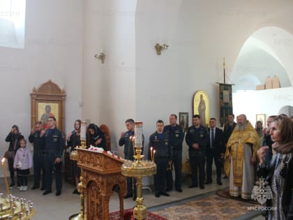Сотрудники регионального МЧС принесли молитву в честь иконы Божией Матери «Неопалимая Купина»