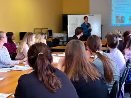 ОБНИНСКИМ ПЕДАГОГАМ РАССКАЗАЛИ О КОНКУРСАХ ДЛЯ НИХ И ИХ ВОСПИТАННИКОВ