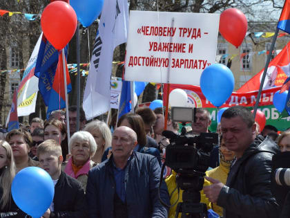 Жители Калуги отмечают Праздник весны и труда