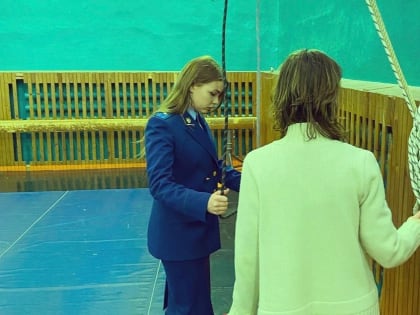 Прокуратура нашла нарушения в калужской школе, где девочка упала с каната