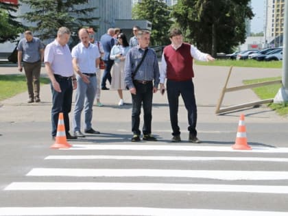 РАЗМЕТКУ НА ДОРОГИ НАНОСЯТ СВОБОДНЫЕ ХУДОЖНИКИ?