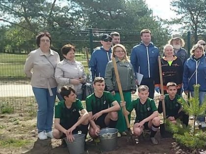 Калужские единороссы провели субботник в сквере Волкова